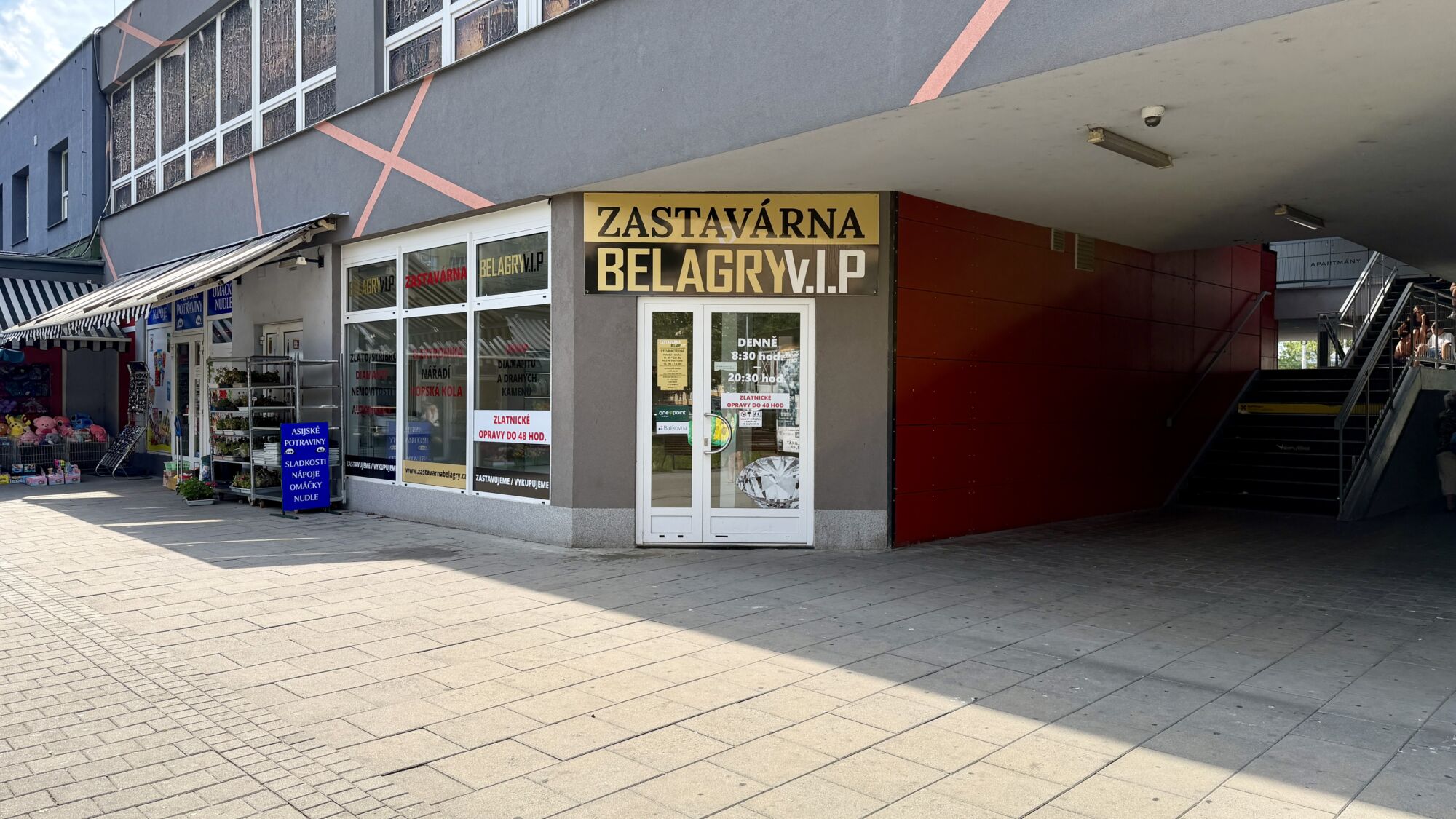Pohled z ulice na pobočku Ostrava-Hrabůvka